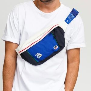Levi’s X Snoopy SOLDOUT Banana Waist Sling Bag NWT